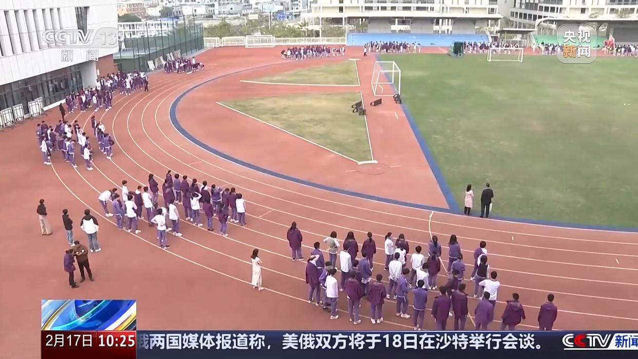 与球员就个